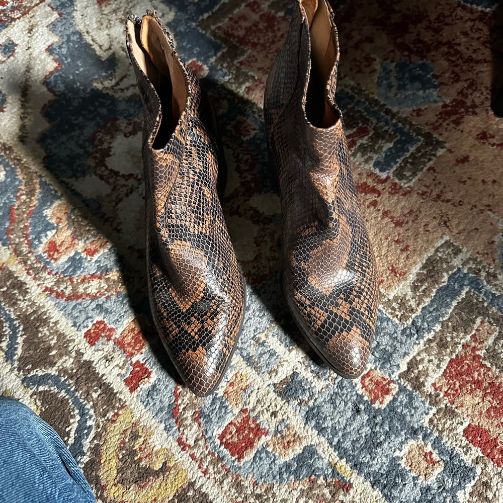 Steve Madden Snakeskin boots